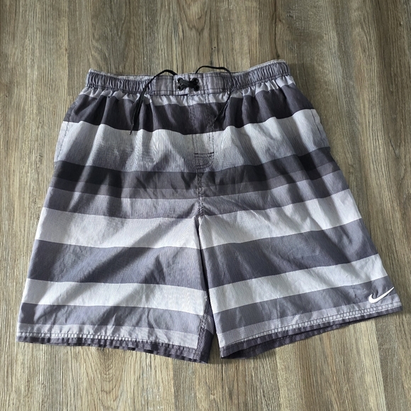 Nike Men's Black and Gray Striped Board Shorts Size XL - Picture 1 of 3